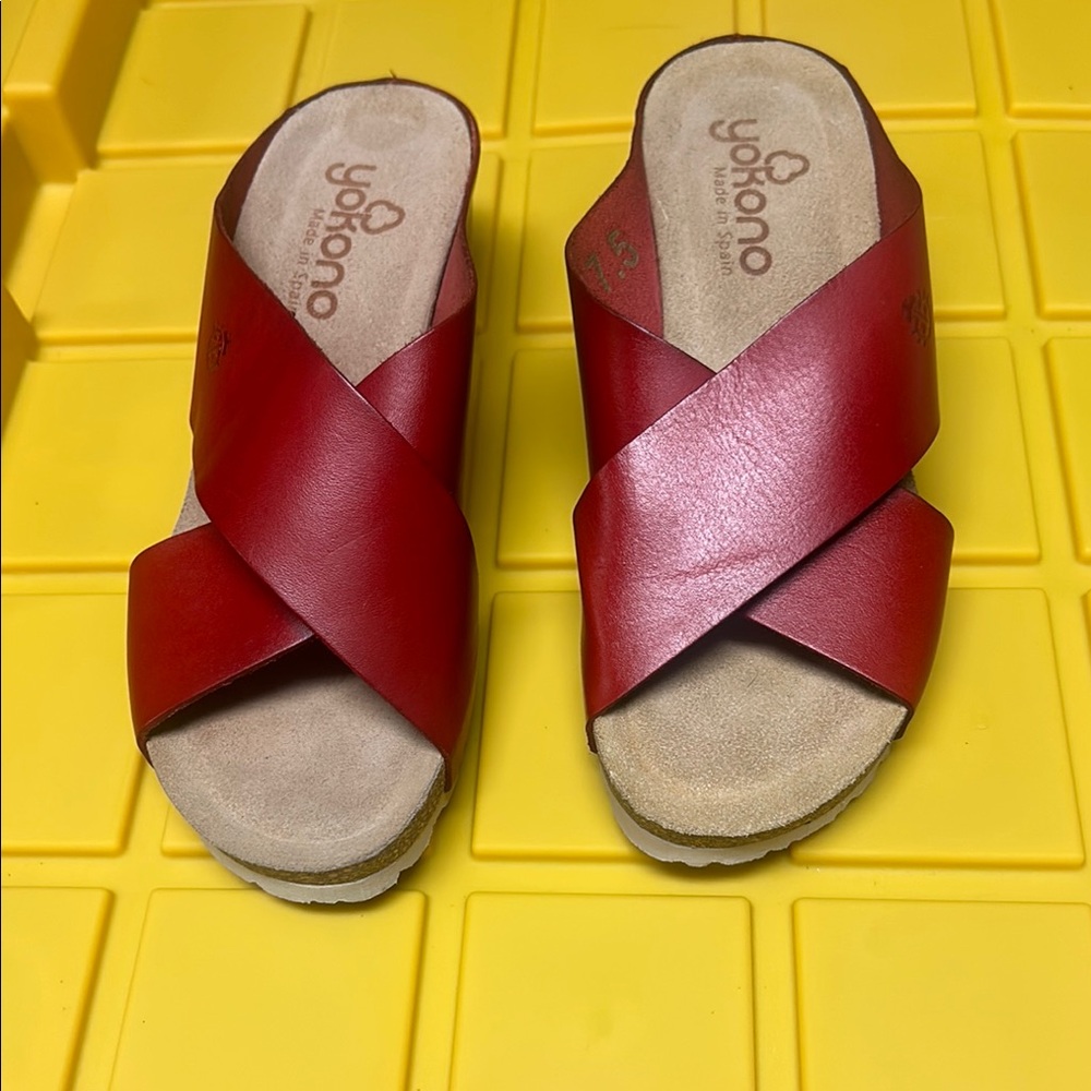 Vibrant Red Cross-Strap Sandals with Cushioned Sole